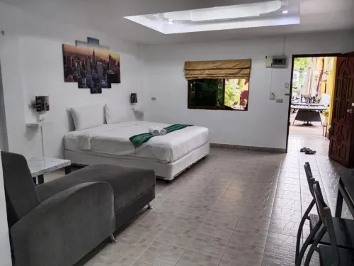 Phratamnak Inn - 100 Meter from Beach Номера Photos