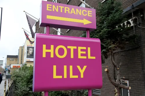 Hotel Lily Exterior Photos