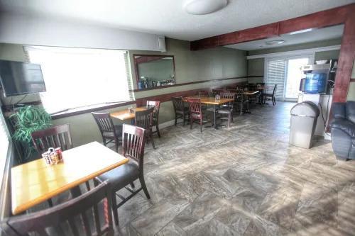 Best Budget Inn & Suites Kamloops Dining Photos