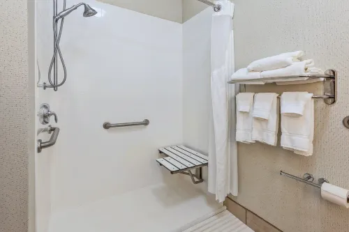 Holiday Inn Express & Suites Cleveland-Richfield Rooms Photos