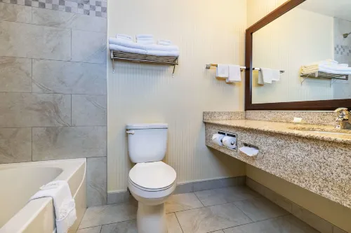 Quality Inn & Suites Yorkton Kamar Photos