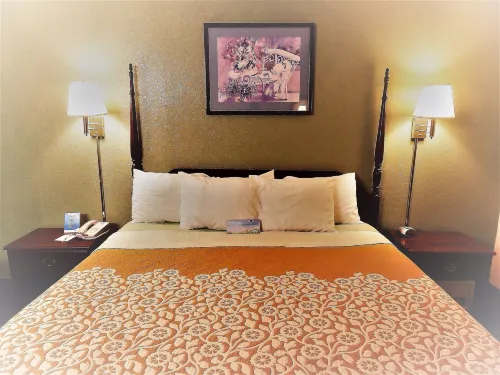 Days Inn by Wyndham Southern Hills/Oru Photos