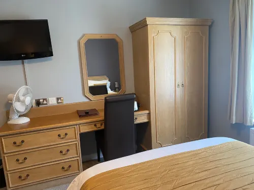 Exeter Court Hotel Rooms Photos
