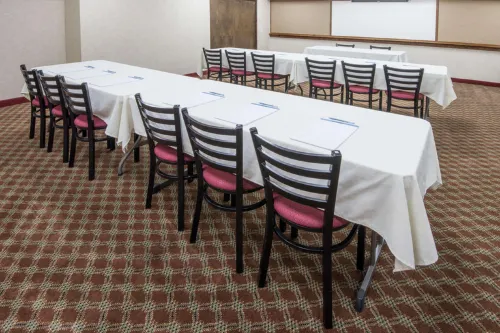Super 8 by Wyndham Henrietta/Rochester Area Business Facilities Photos