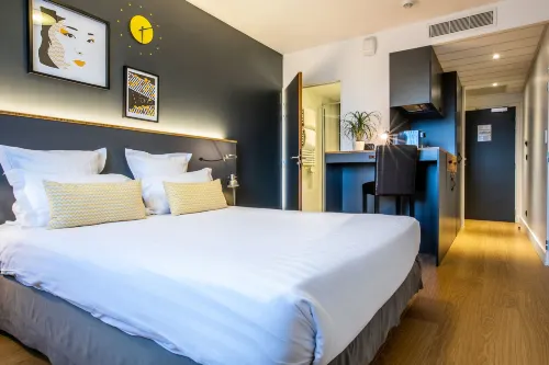 Best Western Plus Suitcase Paris la Defense Rooms Photos