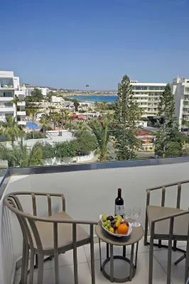 Nestor Hotel Рядом с отелем Photos