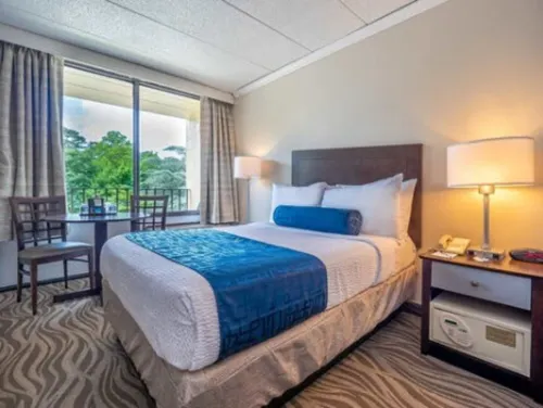 The Breakers Hotel & Suites Photos