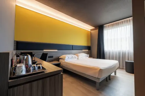 The Aries Hotel Kamar Photos