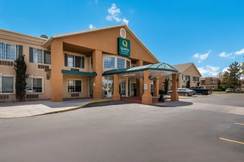 Quality Inn & Suites Airport West Exterior Photos
