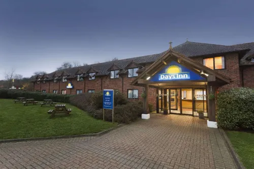 Days Inn by Wyndham Sevenoaks Clacket Lane Rooms Photos