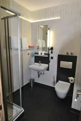 Hotel Cristall - Frankfurt City Zimmer Photos