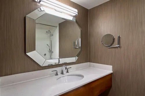 Sheraton Milwaukee Brookfield Hotel Rooms Photos