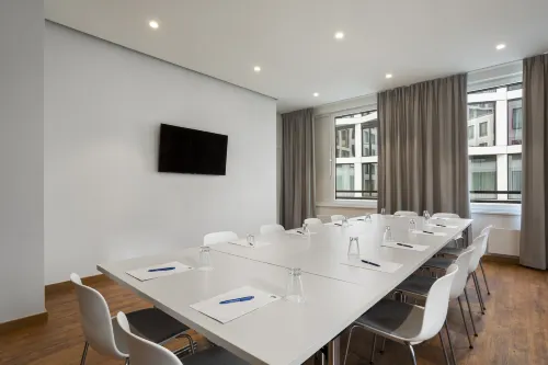 Holiday Inn Express Munich City West Business Facilities Photos