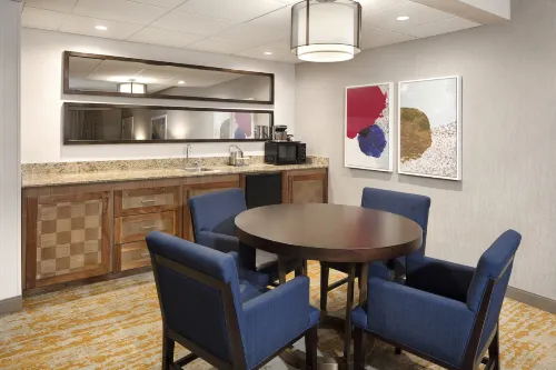 DoubleTree by Hilton Ontario Airport Chambres Photos