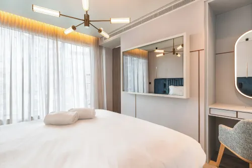 Luster Hotel Photos