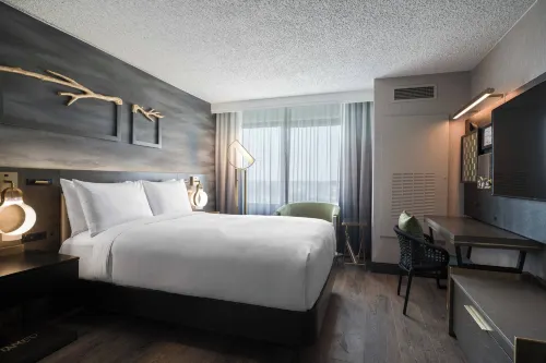 Renaissance Chicago North Shore Hotel Rum Photos