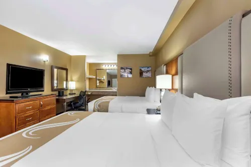Quality Inn & Suites Westminster Seal Beach Rooms Photos