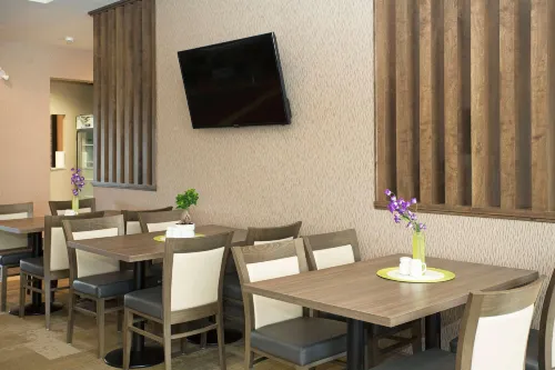 Wingate by Wyndham Calgary Airport Mahlzeiten Photos