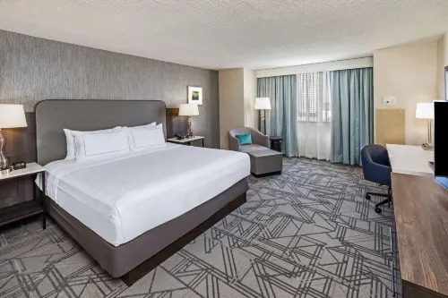 DoubleTree by Hilton Hotel Tulsa Downtown Rooms Photos