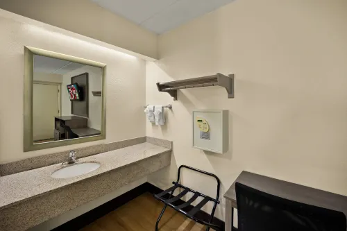 Red Roof Inn Chapel Hill - UNC Rooms Photos