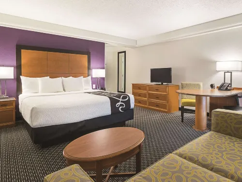 La Quinta Inn & Suites by Wyndham Miami Airport East Photos