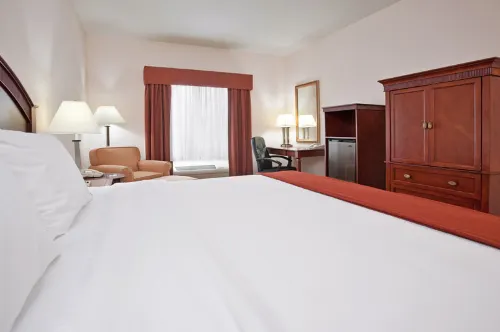 Holiday Inn Express & Suites Detroit - Farmington Hills Photos