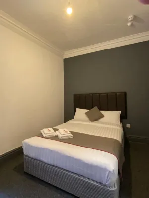 Alumhurst Hotel Rooms Photos