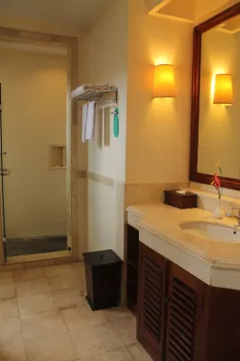 Laras Asri Resort and SPA Kamar Photos