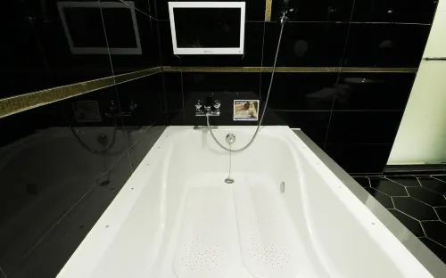 HY Realty Hotel Rooms Photos