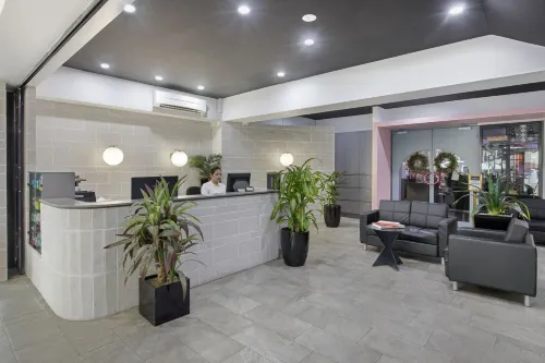 The Metropolitan Spring Hill Area Publik Photos