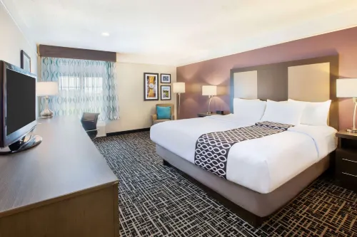 La Quinta Inn & Suites by Wyndham Cincinnati Airpt Florence Rooms Photos