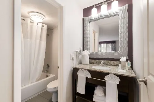 Clarion Inn & Suites Across from Universal Orlando Resort Rooms Photos
