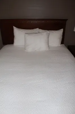 Ramada by Wyndham Campbell River Rooms Photos