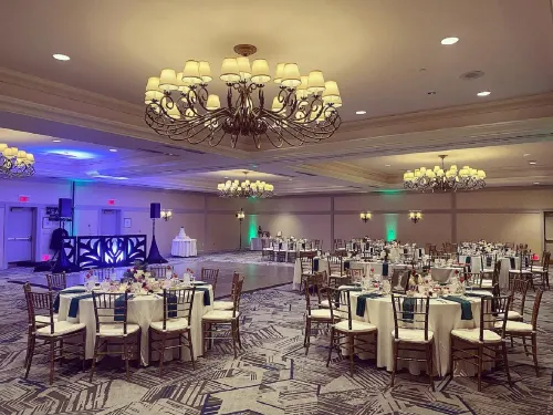Crowne Plaza Philadelphia - King of Prussia Dining Photos