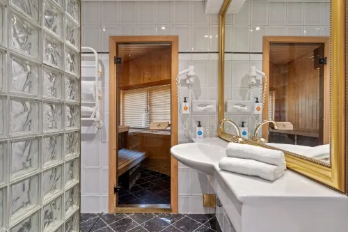 Quality Hotel Saga Rum Photos
