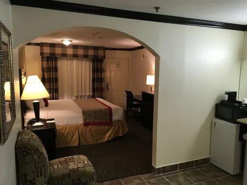 Ramada by Wyndham Ontario Camere Photos