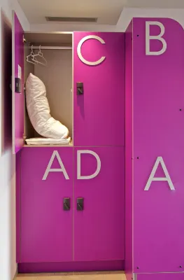 Twentytu Hostel Barcelona Rooms Photos