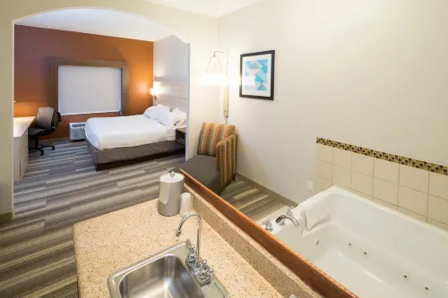 Holiday Inn Express & Suites Detroit - Utica Freizeit und Erholung Photos