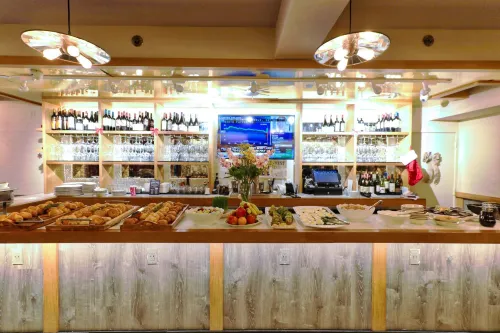 The Pearl Hotel Dining Photos