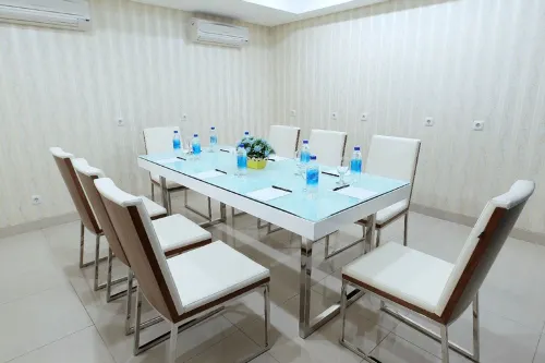 M Home Fasilitas Bisnis Photos