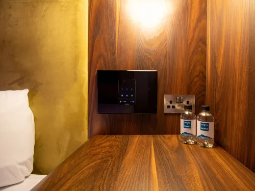 Bloc Hotel London Gatwick Airport Rooms Photos
