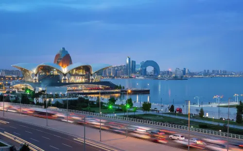 Sheraton Baku Intourist Рядом с отелем Photos