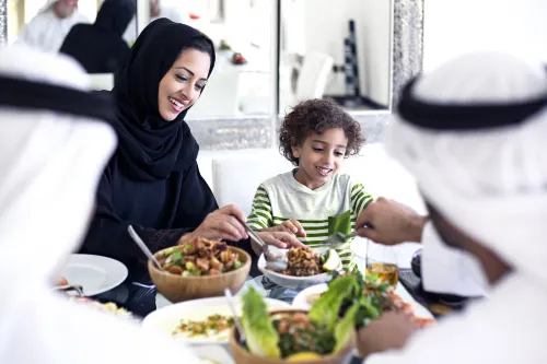 Sunday Hotel Holiday International Dubai Restauration Photos