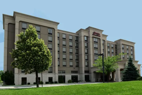 Hampton Inn and Suites by Hilton Windsor Exterior Photos