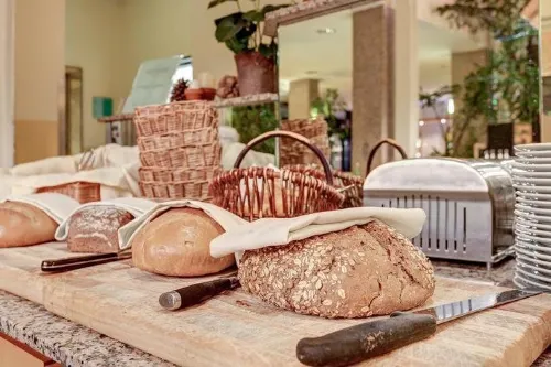 Centro Park Hotel Berlin, Trademark Collection by Wyndham Dining Photos