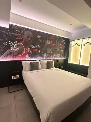 So City Hotel Photos
