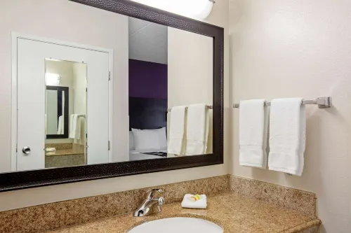 La Quinta Inn & Suites by Wyndham Miami Airport East Zimmer Photos