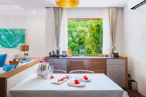 Hideaway Beach Resort & Spa Makanan Photos