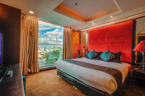 Fields Plaza Hotel by ABC Huoneet Photos