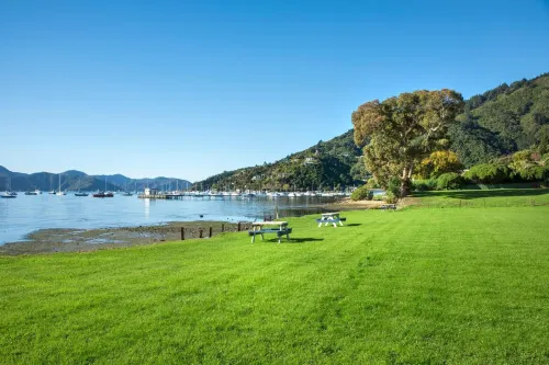 Bay Vista Waterfront Motel Near Hotel Photos